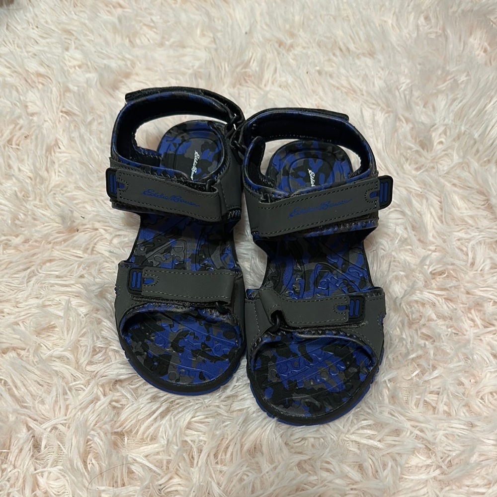 Like New Boys' Eddie Bauer Sandals size 4